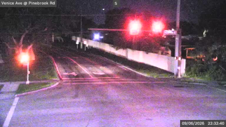 SA Venice Ave @ Pinebrook Rd